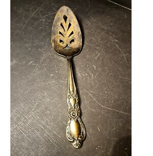 1860.  Vintage Rogers Bros Silver Plated Cake Pie Server Heritage Pattern